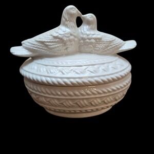 Vintage Ceramic 2 Doves Covered Basket Textured Candy‎ Trinket Dish 5"